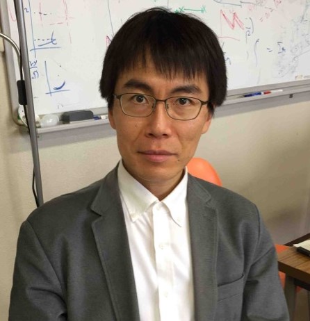 西野真木的大頭照